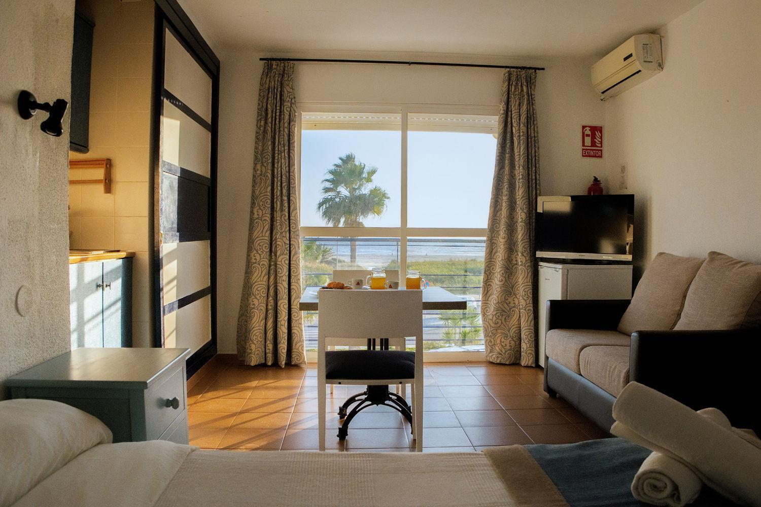 Hotel Playa Conil - Beachfront Studios & Suites Conil De La Frontera Exterior foto