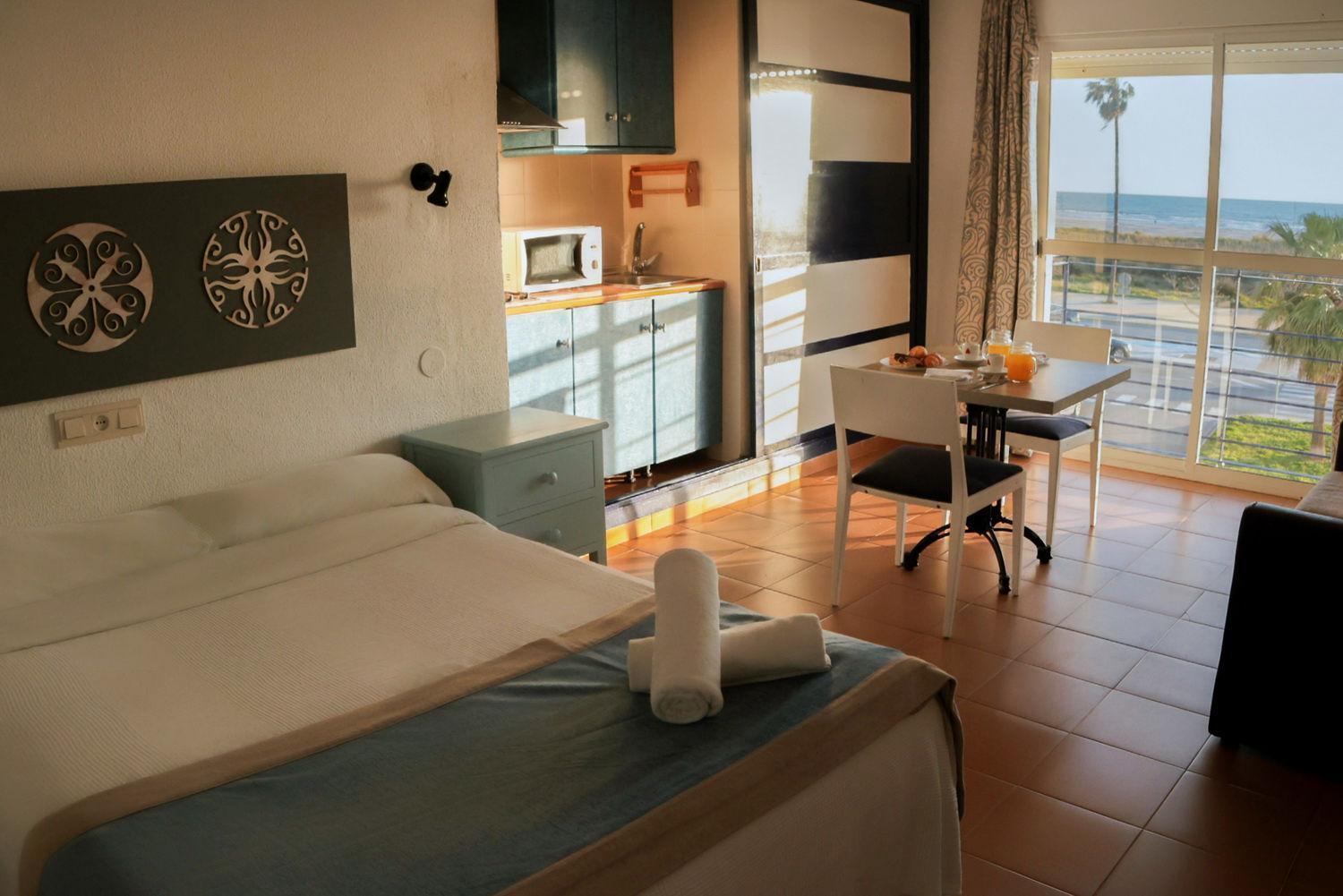 Hotel Playa Conil - Beachfront Studios & Suites Conil De La Frontera Exterior foto