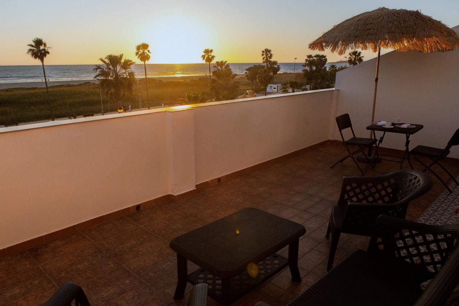 Hotel Playa Conil - Beachfront Studios & Suites Conil De La Frontera Exterior foto