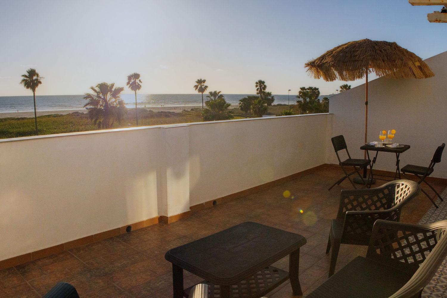 Hotel Playa Conil - Beachfront Studios & Suites Conil De La Frontera Exterior foto